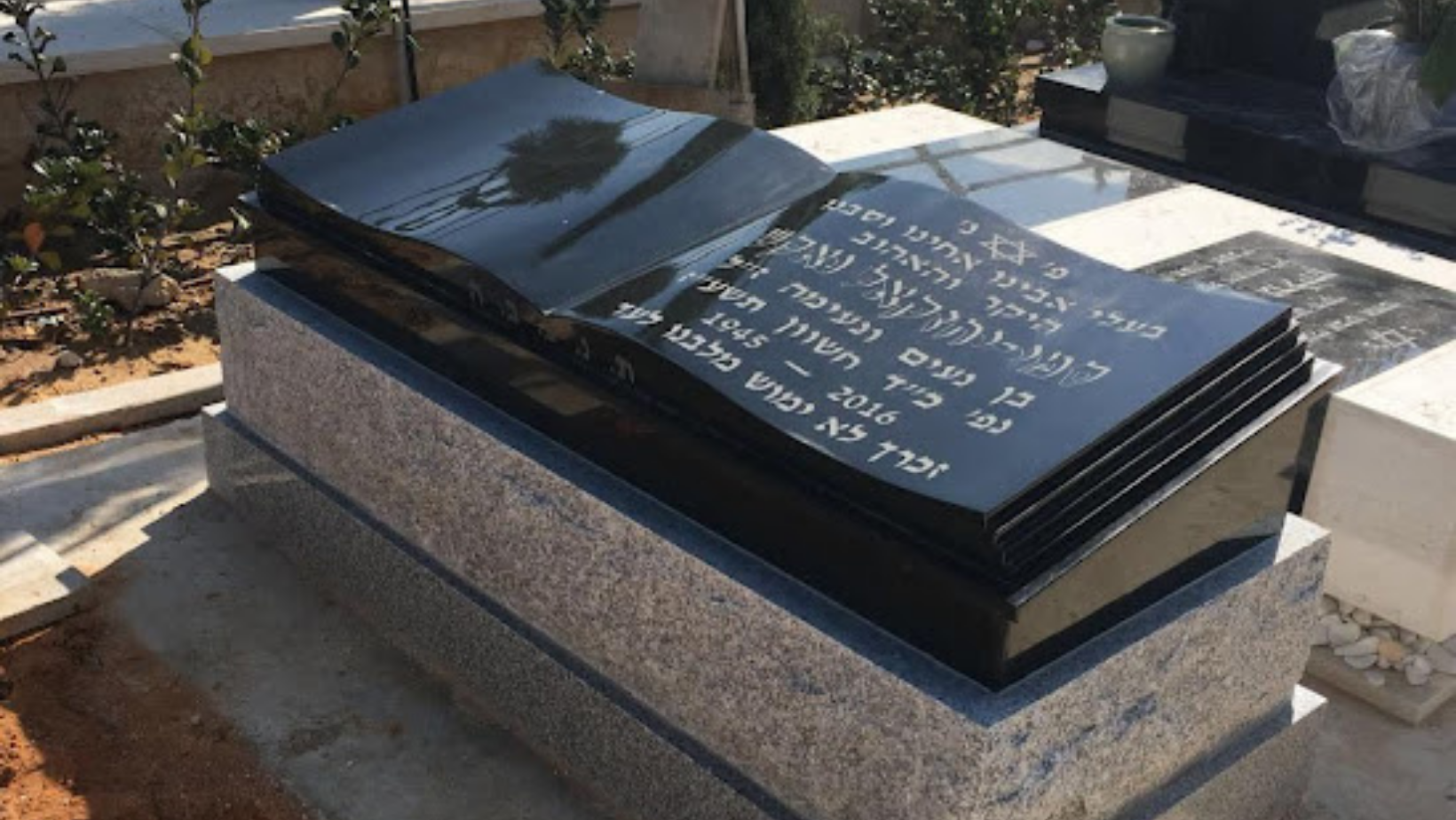 מצבות משפחתיות מכל סוגי החומרים לבניין מצבות איכותיות תמונה מס' 12 - דוגמת מצבה מבית מצבות פתח תקווה