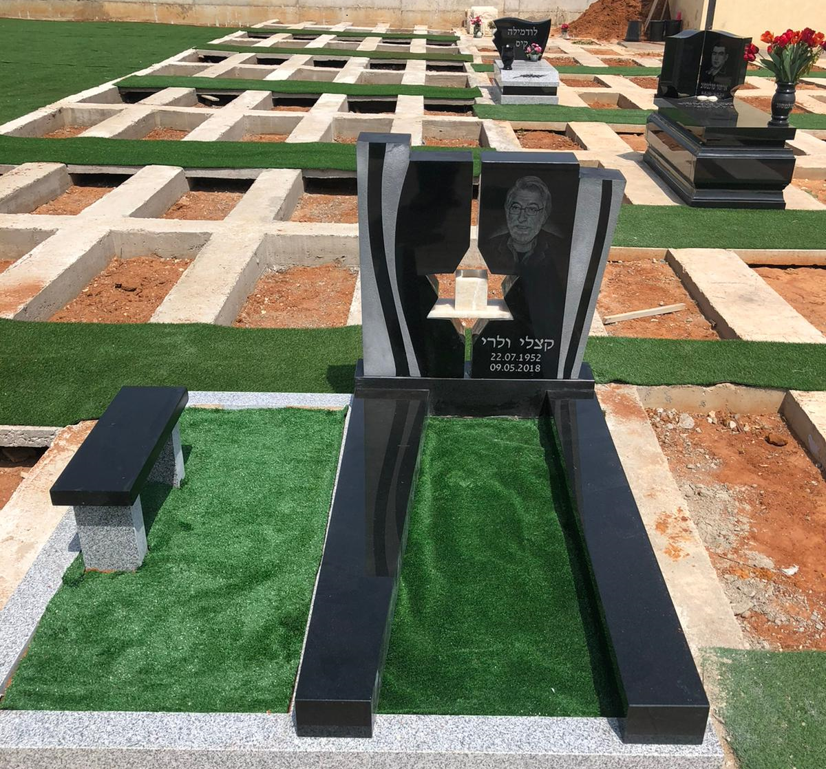 מצבות יחיד מכל סוגי החומרים לבניין מצבות איכותיות תמונה מס' 15 - דוגמת מצבה מבית מצבות פתח תקווה